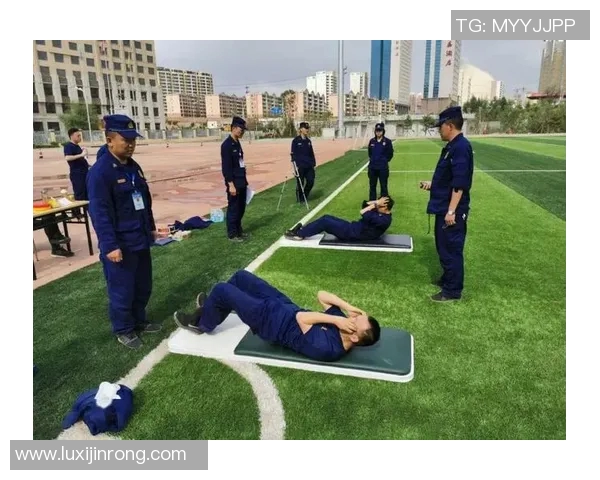 足球明星受伤瞬间的担架救援图片集锦展现运动员的坚韧与勇气