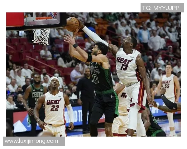 热火与凯尔特人激战回顾精彩瞬间与关键时刻全解析 热火与凯尔特人激战回顾精彩瞬间与关键时刻全解析